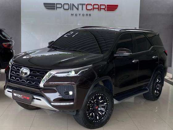 TOYOTA HILUX SW4 2.8 D-4D TURBO DIESEL SRX 7L 4X4 AUTOMÁTICO